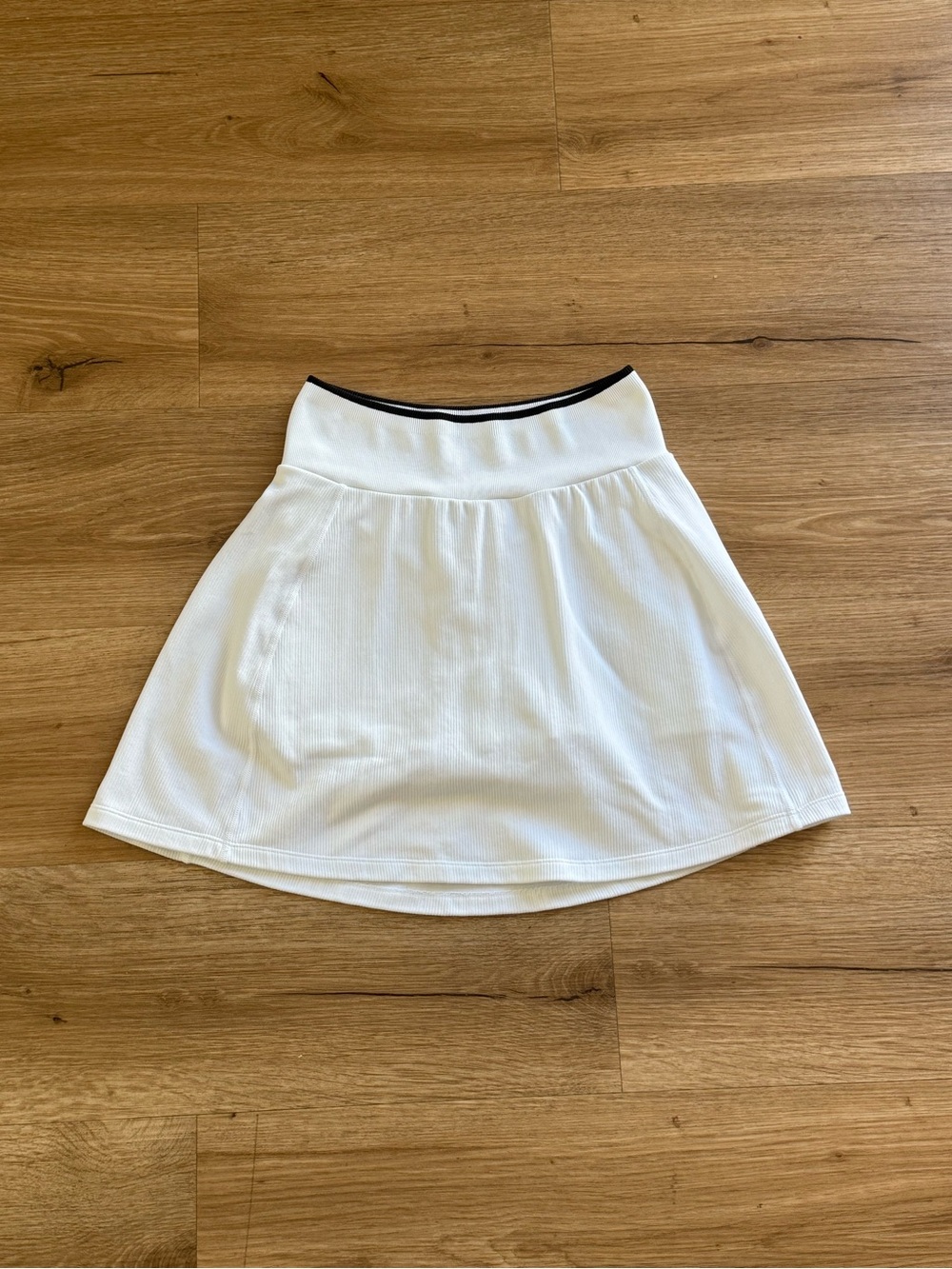 Fabletics Seamless Flounce Skirt- White size small